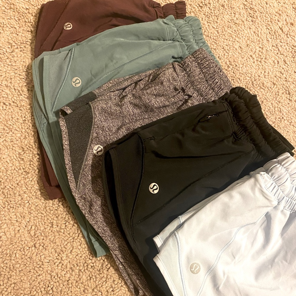 lululemon size 4 hotty hot low rise shorts.